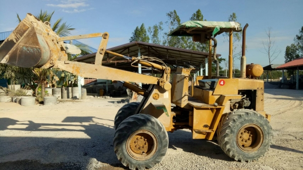 ขายด่วนรถตัก KOMATSU 507 เอวอ่อน รถสภาพสวย เครื่องปั้มดีเยี่ยม ยางสวยพร้อมใช้งาน เหมาะสมหรับร้านอุปกรณ์ก่อสร้าง รถพร้อมทำงานทันทีครับ