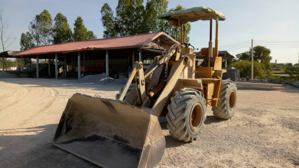 ขายด่วนรถตัก KOMATSU 507 เอวอ่อน รถสภาพสวย เครื่องปั้มดีเยี่ยม ยางสวยพร้อมใช้งาน เหมาะสมหรับร้านอุปกรณ์ก่อสร้าง รถพร้อมทำงานทันทีครับ