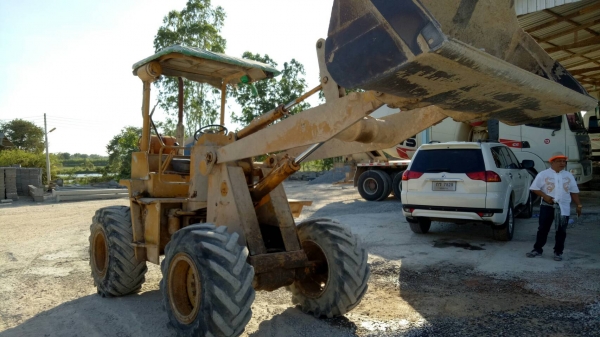 ขายด่วนรถตัก KOMATSU 507 เอวอ่อน รถสภาพสวย เครื่องปั้มดีเยี่ยม ยางสวยพร้อมใช้งาน เหมาะสมหรับร้านอุปกรณ์ก่อสร้าง รถพร้อมทำงานทันทีครับ