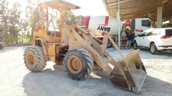 ขายด่วนรถตัก KOMATSU 507 เอวอ่อน รถสภาพสวย เครื่องปั้มดีเยี่ยม ยางสวยพร้อมใช้งาน เหมาะสมหรับร้านอุปกรณ์ก่อสร้าง รถพร้อมทำงานทันทีครับ