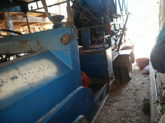 ขายรถนวดข้าว  6 ล้อ ตู้นวด  6 ฟุต เครื่อง hino