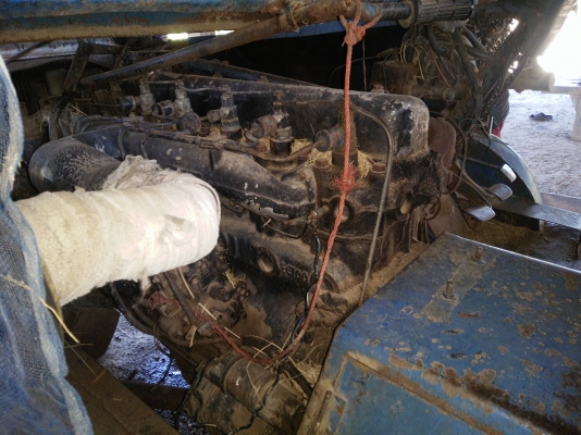 ขายรถนวดข้าว  6 ล้อ ตู้นวด  6 ฟุต เครื่อง hino