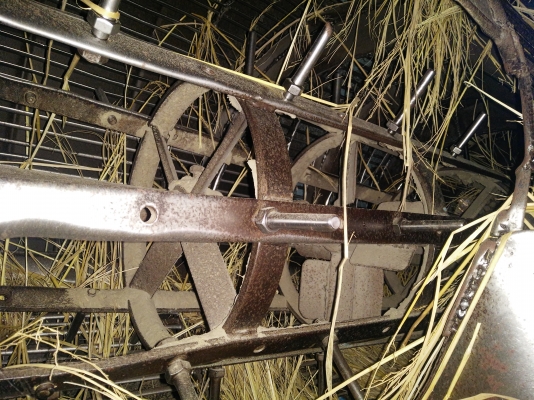 ขายรถนวดข้าว  6 ล้อ ตู้นวด  6 ฟุต เครื่อง hino