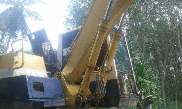 ขายรถแบคโฮ KOMATSU PC120-5 ราคา 420000