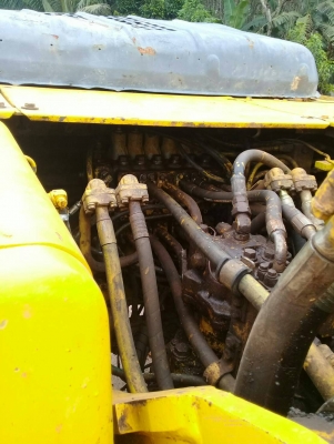ขายรถแบคโฮ KOMATSU PC200-6 เอกสารอินวอย ระบบไฟเต็ม ช่วงล่างใหม่ ราคา 850000
