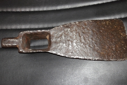 ขายจอบหงอนโบราณตราจระเข้สามดาว Made in Germany.มือสอง