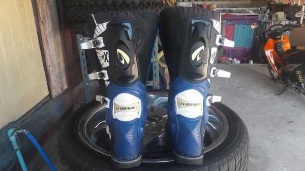 ขายรองเท้าฟอม่าเบอร์ 44