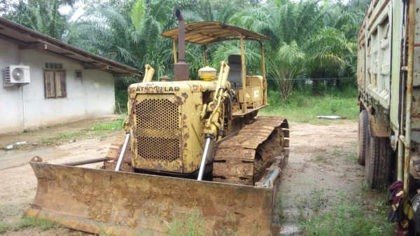 ขายรถเเทรค์เตอร์ CAT D4D ราคา 250,000 ขายรถเเทรค์เตอร์ CAT D4D ราคา 250,000