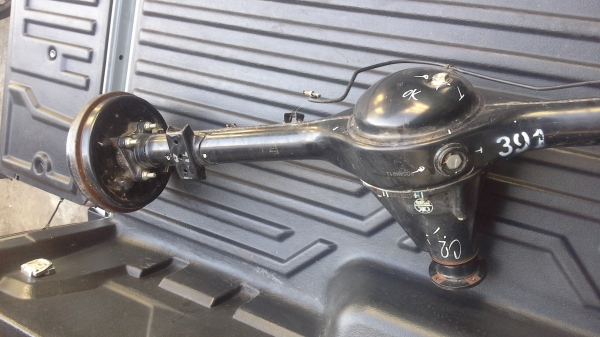 เพลาท้ายออนิวดีแมกช์ถอดป้ายแดงเจ้าของใส่เพลาลอยครับยกเส้นสวยๆวิ่งไม่ถึง200โลครับ