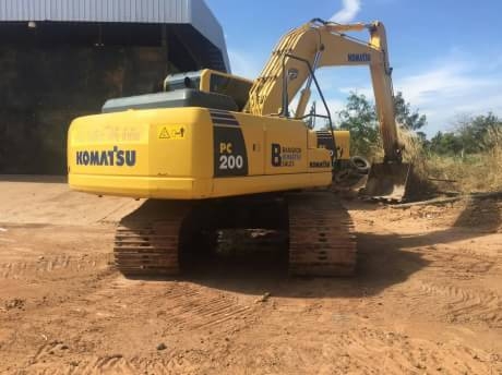 KOMATSU PC200-8 KOMATSU PC200-8