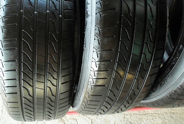 ยางขอบ17 มิชลิน 215-55-17ลงพื้นปี15 (4เส้น 4,800)ดอกเกือบ1เซ็น ยางขอบ17 มิชลิน 215-55-17ลงพื้นปี15 (4เส้น 4,800)ดอกเกือบ1เซ็น