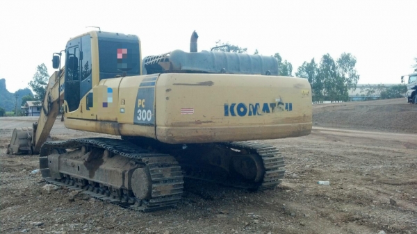 ขาย 1,690,000 KOMATSU pc 300-8 เล่มทะเบียน  ไฟฟ้าครบ เครื่องดี ปั้มแรง เอวแน่น ช่วงล่างเต็ม รถสวยพร้อมใช้เอกสารพร้อมโอน(รถอยู่ สกลนคร) 090-772-3710 090-772-3708