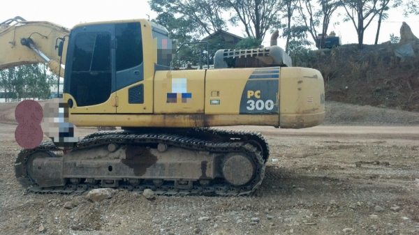 ขาย 1,690,000 KOMATSU pc 300-8 เล่มทะเบียน  ไฟฟ้าครบ เครื่องดี ปั้มแรง เอวแน่น ช่วงล่างเต็ม รถสวยพร้อมใช้เอกสารพร้อมโอน(รถอยู่ สกลนคร) 090-772-3710 090-772-3708
