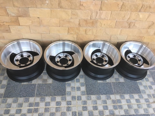 // แมกซ์ ขอบ 15 กว้าง 8.5 นิ้ว 6รู ทำสีปัดเงามาใหม่ หนาๆ//