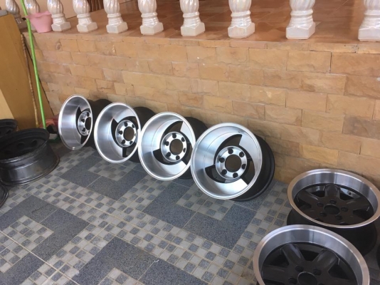 // แมกซ์ ขอบ 15 กว้าง 8.5 นิ้ว 6รู ทำสีปัดเงามาใหม่ หนาๆ//