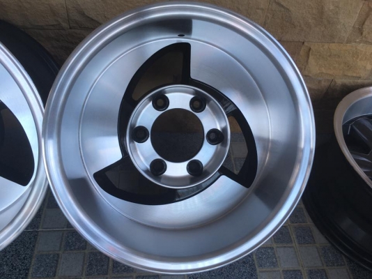 // แมกซ์ ขอบ 15 กว้าง 8.5 นิ้ว 6รู ทำสีปัดเงามาใหม่ หนาๆ//