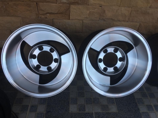 // แมกซ์ ขอบ 15 กว้าง 8.5 นิ้ว 6รู ทำสีปัดเงามาใหม่ หนาๆ//