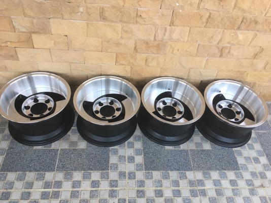 // แมกซ์ ขอบ 15 กว้าง 8.5 นิ้ว 6รู ทำสีปัดเงามาใหม่ หนาๆ//