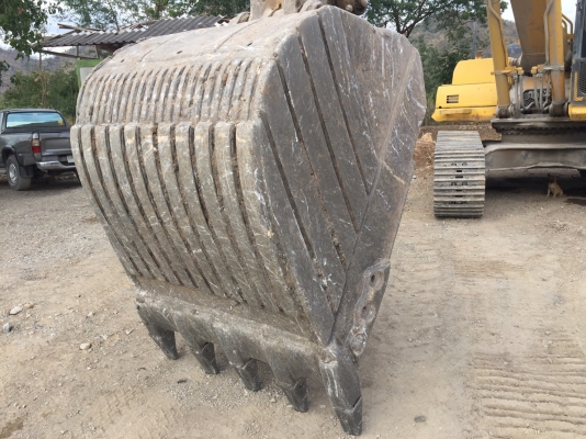 ขายถูกรถแบคโฮ Komatsu PC300 รุ่น 8 สภาพดี รถใช้งาน 12,920 ชม. สำหรับงานเหมือง หรือโครงการก่อสร้างขนาดใหญ่