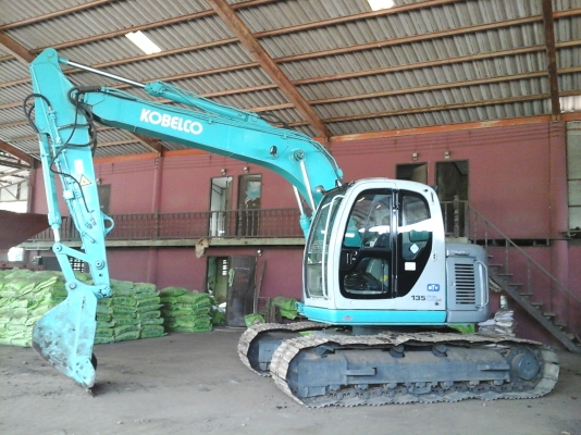 ขายรถขุด KOBELCO SK 135 SR LC รถนำเข้าจากนอกแท้สภาพเดิมยังไม่ใช้งานในไทยมีแอร์เอกสารครบมีลายใบ 70 รถสภาพเต็มพร้อมใช้งานร้านละอองดาวแทรคเตอร์นครชัยศรี