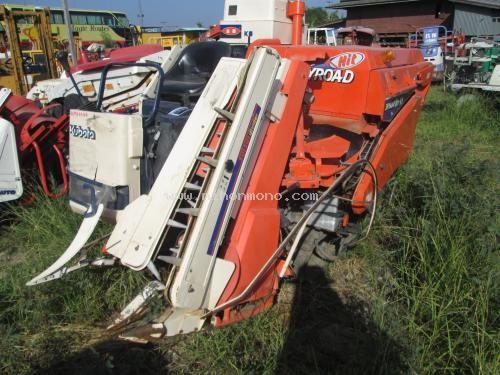 ราคาพิเศษ 66,000 บาท!! รถเกี่ยวข้าวนั่งขับ KUBOTA  R1-11 รหัสสินค้า 80904544 ติดต่อ 081-8283376  www.nihonmono.com