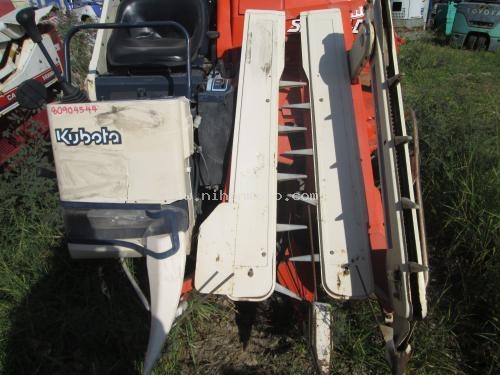 ราคาพิเศษ 66,000 บาท!! รถเกี่ยวข้าวนั่งขับ KUBOTA  R1-11 รหัสสินค้า 80904544 ติดต่อ 081-8283376  www.nihonmono.com
