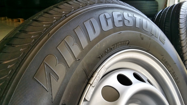 ล้อกระทะอีซูซุ ขอบ15 6รู139.7 พร้อมยางบริดสโตน ดูร่าวิส ปี13