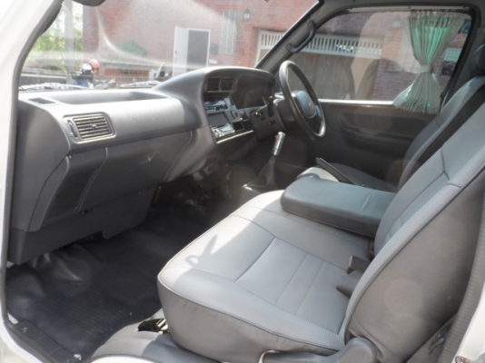 TOYOTA HIACE 3.0 MT ปี 2002 รถพร้อมใช้ จัดไฟแนนซ์ได้ T.086-527-9533