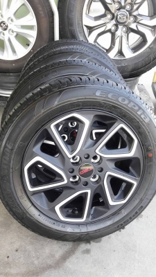 ขายล้อแม็กป้ายแดง yaris trd 15" ยางปี16  สนใจติดต่อ ตาเล็ก ล้อและยางครับ 081-3747940