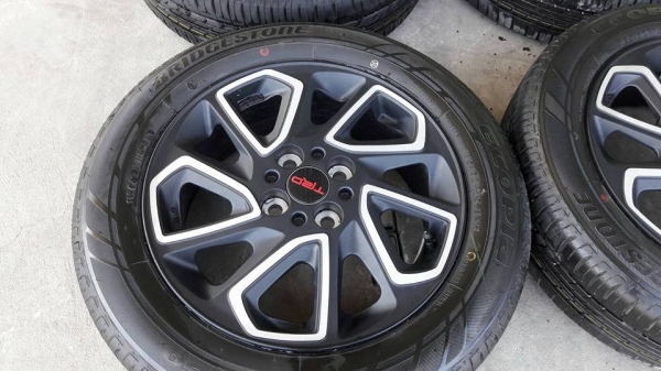 ขายล้อแม็กป้ายแดง yaris trd 15" ยางปี16 สนใจติดต่อ ตาเล็ก ล้อและยางครับ 081-3747940 ขายล้อแม็กป้ายแดง yaris trd 15" ยางปี16 สนใจติดต่อ ตาเล็ก ล้อและยางครับ 081-3747940