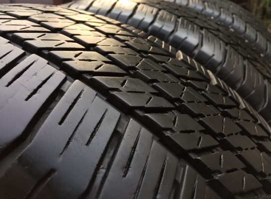 ยาง Bridgestone 265 60 18 ปลายปี15 ดอกเต็ม เนื้อนิ่ม ใช้ยาว ราคาไม่แพง