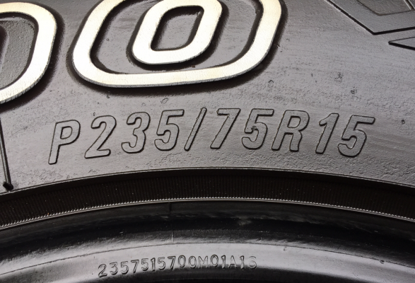 ยาง All Maxxis 235 75 15 ปลายปี15 ดอกเต็ม เนื้อนิ่มๆ ราคาไม่แพง