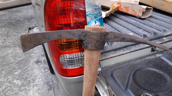 ขายอีเต้องานเก่าโบราณอังกฤษ Made in England.ด้ามไม้ตะเคียนหินสวยงามทนทาน