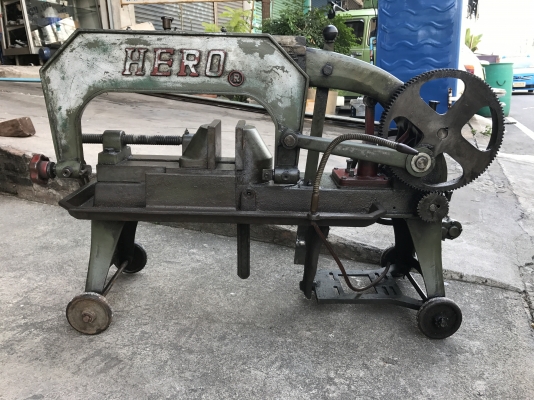 ขายแท่นตัดเลื่อย Hero 14นิ้ว รุ่นฐานใหญ่ ปากจับกว้าง สภาพสวย แท่นแน่นเดิมๆ อุปกรณ์ปั้มน้ำครบ ไม่มีมอเตอร์ พร้อมใช้งาน