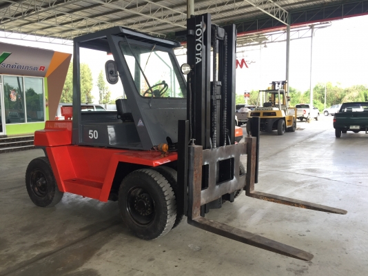รถฟอร์คลิฟต์ TOYOTAรุ่น3FD50 ยกได้5ตันเสาสูง3เมตร เกียร์ออโต้ เครื่องดีเซลโตโยต้า6สูบ สภาพดีพร้อมใช้งานขาย380000ลดเหลือ290000