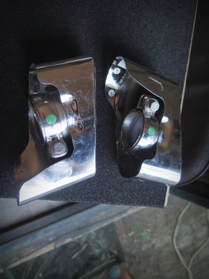 ปลายท่อไอเสีย คู่ Benz  1คู่ 1,800 บาท