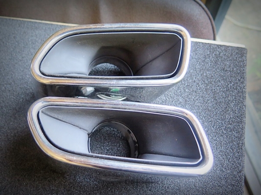 ปลายท่อไอเสีย คู่ Benz  1คู่ 1,800 บาท