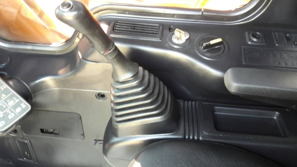 รถแมคโคร Komatsu PC200