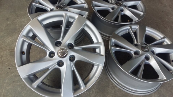 ขายล้อแม็ก nissan teana 17"&times;7.5" et50   สนใจติดต่อ ก.เจริญการยางครับ 081-3747940