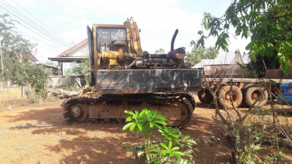 Komatsu 100-3 เครื่อง6BB1 ไม่มีเล่มนะครับ