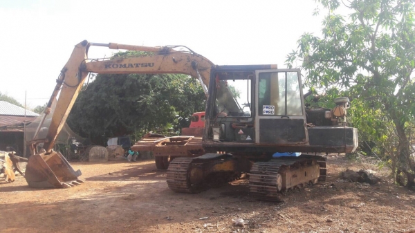Komatsu 100-3 เครื่อง6BB1 ไม่มีเล่มนะครับ