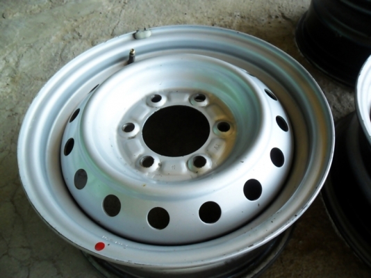 ล้อกะทะ กระบะขอบ15- 6รู139กว้าง6.5 สภาพสวย(แท้ติดรถมา ไม่ใช่งานปั๊มใหม่)