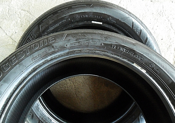 ยาง17 บริดสโตน 215-55-17ลงพื้นปี15 ดอกเกือบ1เซ็น GR-100