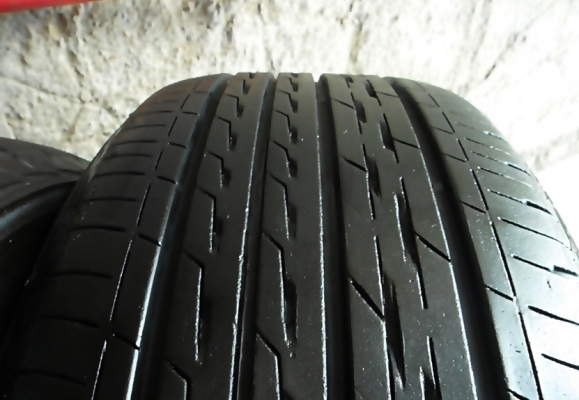 ยาง17 บริดสโตน 215-55-17ลงพื้นปี15 ดอกเกือบ1เซ็น GR-100
