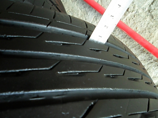 ยาง17 บริดสโตน 215-55-17ลงพื้นปี15 ดอกเกือบ1เซ็น GR-100