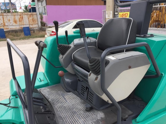 รถขุด KOMATSU PC30-7 ทำสีใหม่ นำเข้ามือสองญี่ปุ่น