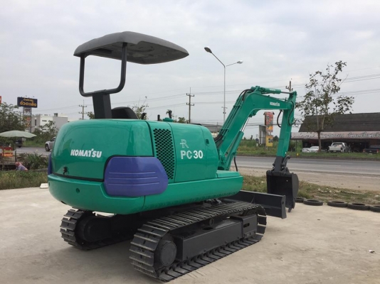 รถขุด KOMATSU PC30-7 ทำสีใหม่ นำเข้ามือสองญี่ปุ่น