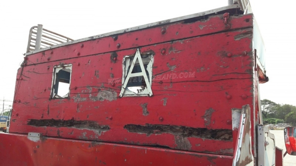 รถเทเลอร์หัวยาว  ยี่ห้ออีซซุ  มีสะพานขึ้น  ขนาด 125 แรงม้า