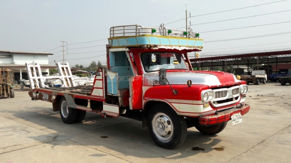 รถเทเลอร์หัวยาว  ยี่ห้ออีซซุ  มีสะพานขึ้น  ขนาด 125 แรงม้า