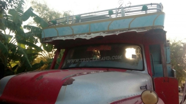 รถเทเลอร์หัวยาว  ยี่ห้ออีซซุ  มีสะพานขึ้น  ขนาด 125 แรงม้า